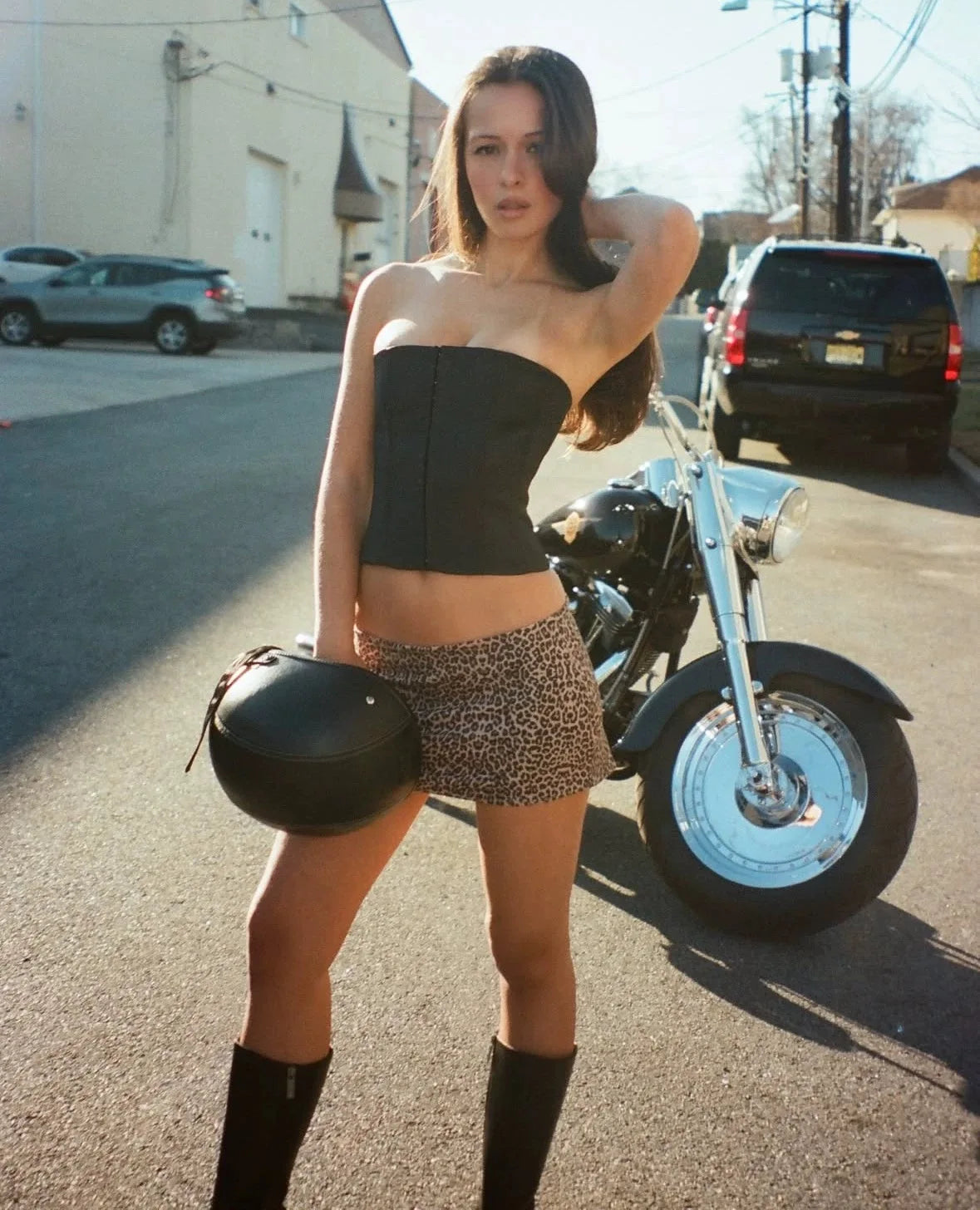 Guiza midriff-baring skirt